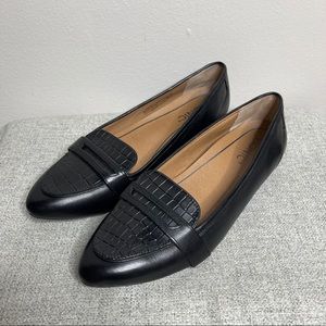 Vionic Black Leather Savannah Flats 8 Orthopedic